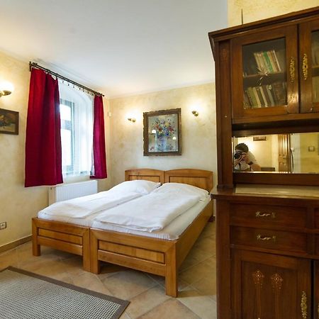 U Zvonu Apartments Чеський Крумлов Екстер'єр фото